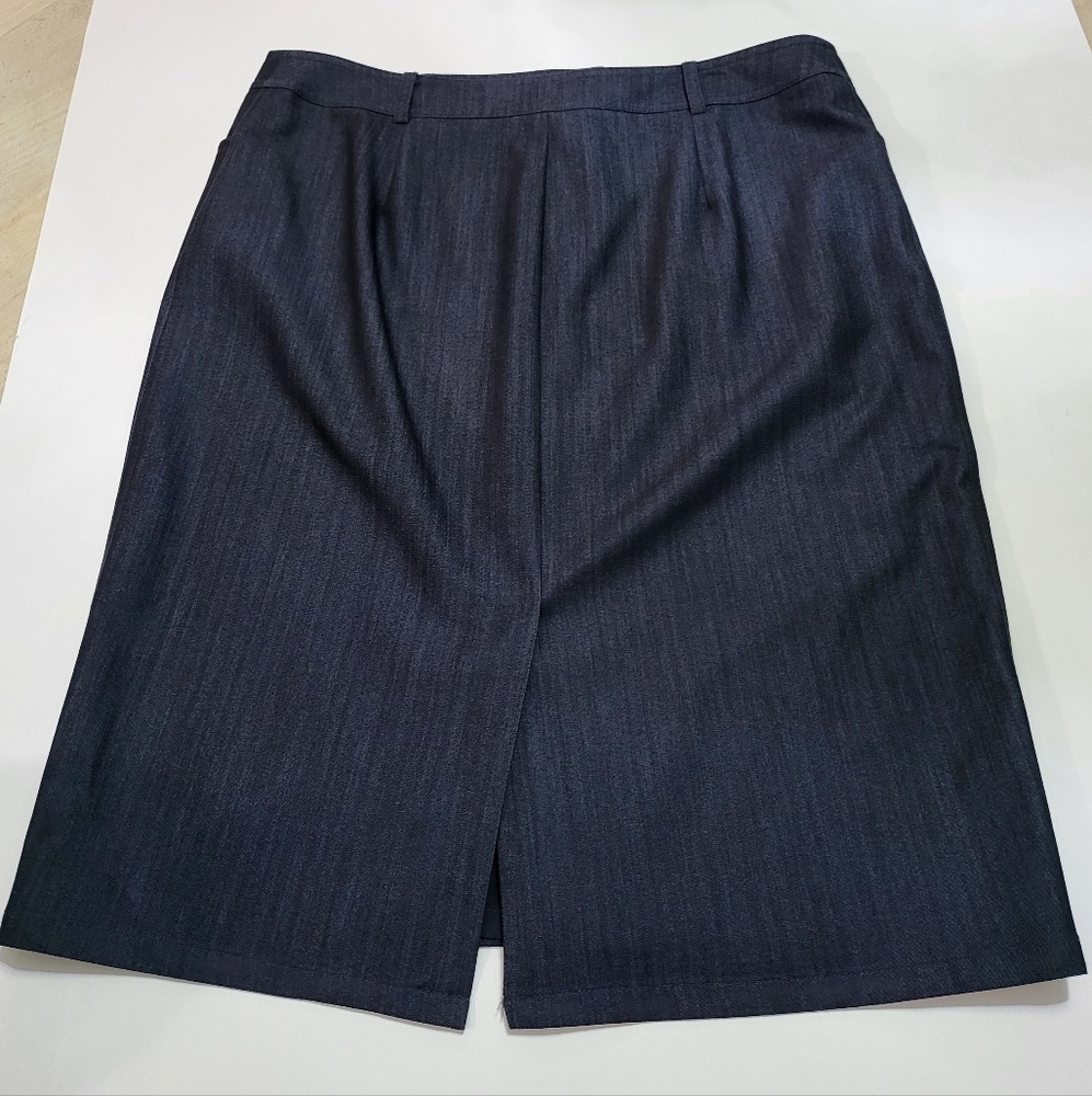 Calvin Klein Skirt Set - Picture 4 of 7